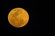 Mondaufgang kurz nach Sonnenuntergang